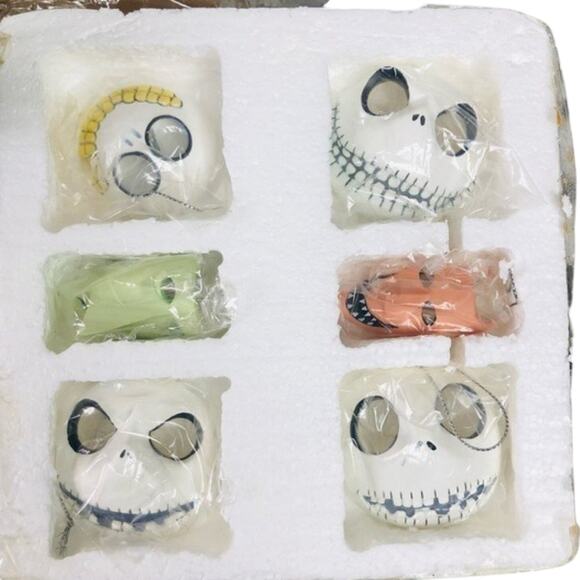 Disney NECA Nightmare Before Christmas Tree Diorama With mini Resin Masks - Picture 7 of 13